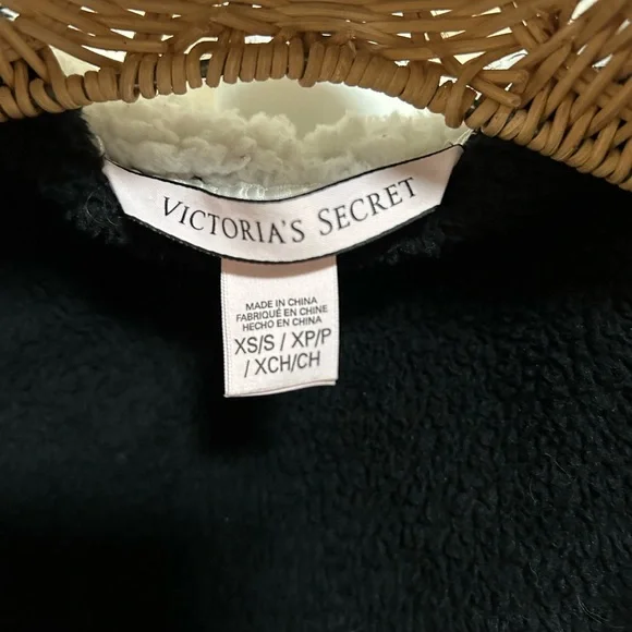 Victoria Secret Soft Comfy Robe - Picture 4 of 9